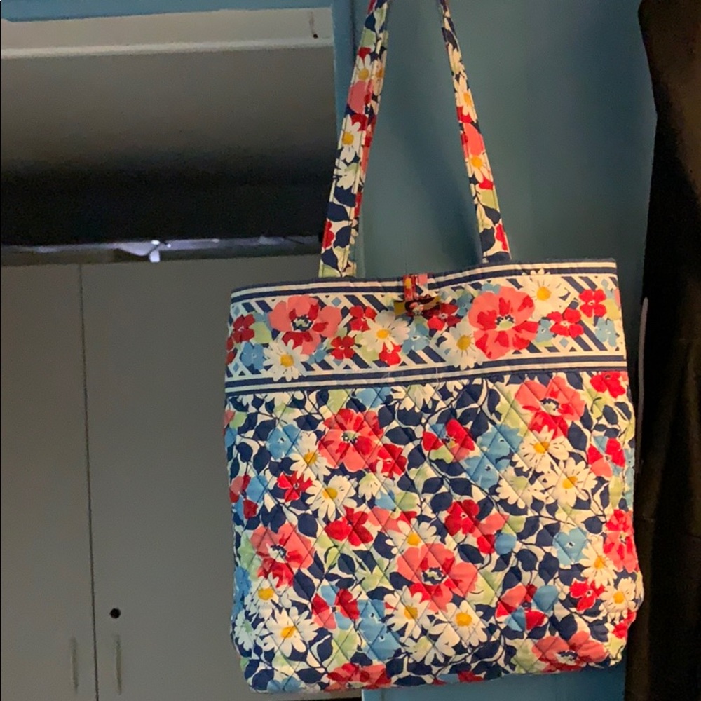Vera Bradley tote bag in Summer Cottage